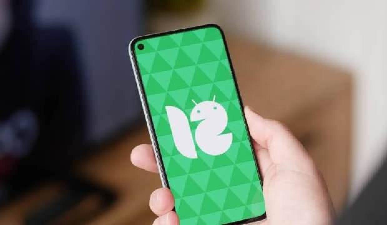 Android 12 için tarihi paylaştı
