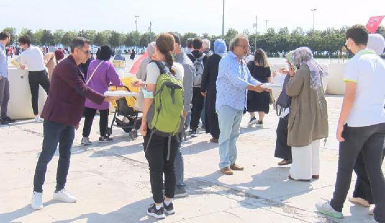 Aşı karşıtlarının mitingi ilgi görmedi