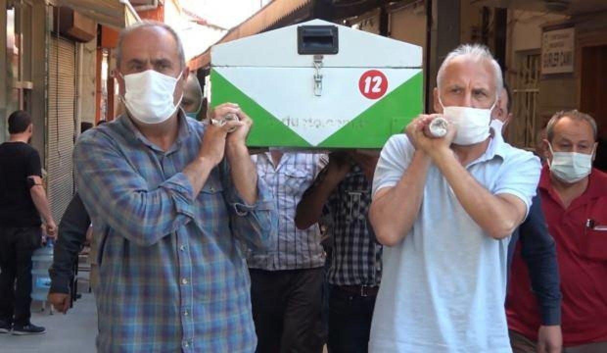 Aşı yaptırmayan öğretmen virüse yenik düştü