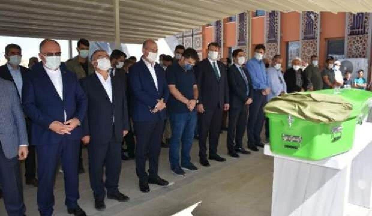 Bakan Soylu, Sivas’ta şehit annesinin cenazesine katıldı