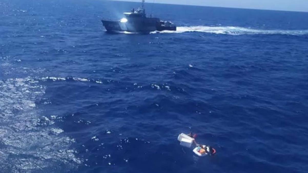 Batan tekneden kurtulan bayan, çocuklarını 4 gün boyunca emzirip hayatta tutmaya çalışırken hayatını yitirdi