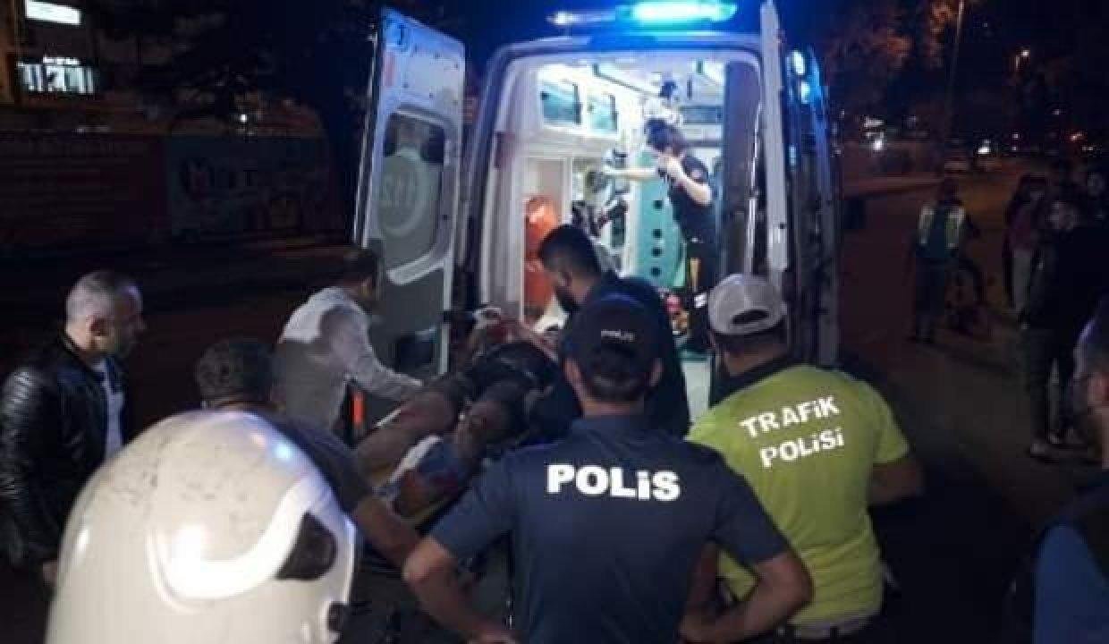 Beşiktaş’ta otomobil reklam tabelasına çarptı: 1 yaralı