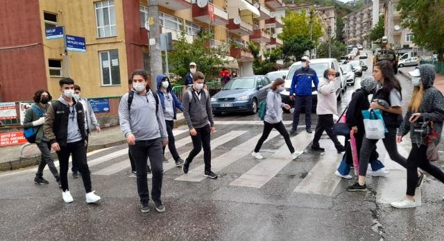 Büyükşehir Zabıtasıyla okul önleri güvende