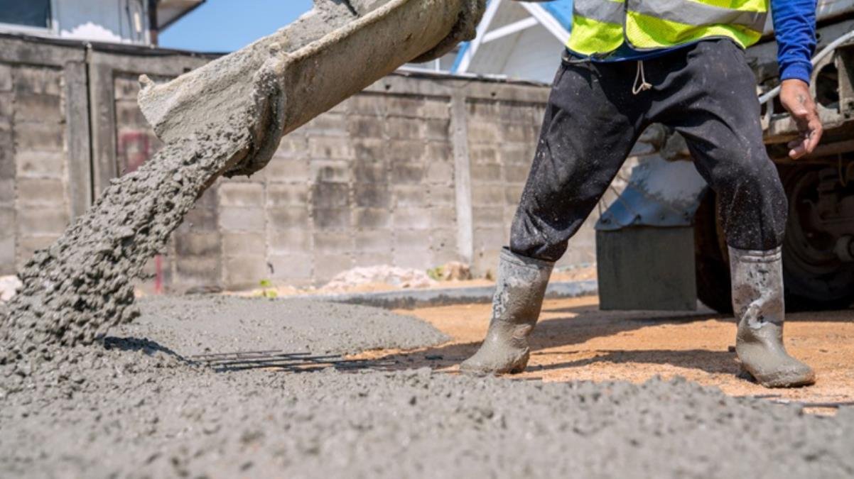 Çimentoculardan iş bırakan müteahhitlere yanıt geldi: Konut fiyatlarını yarı yarıya indirin, çimentoyu bedava verelim