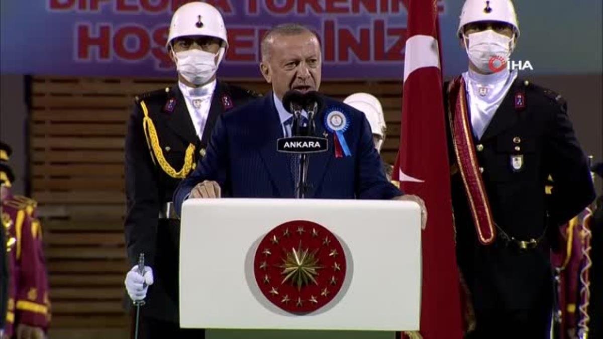 Cumhurbaşkanı Erdoğan: “Bu milleti millet yapan zaferleri yarıştırmak kimsenin haddi değil”