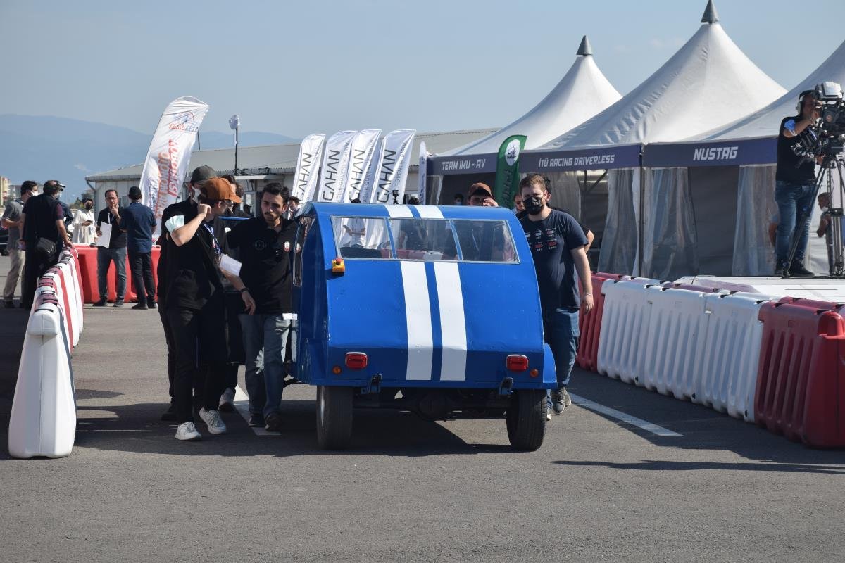 Cumhurbaşkanlığı Savunma Sanayii Başkanı Demir, TEKNOFEST’te yarışlara katılan otonom araçları inceledi Açıklaması