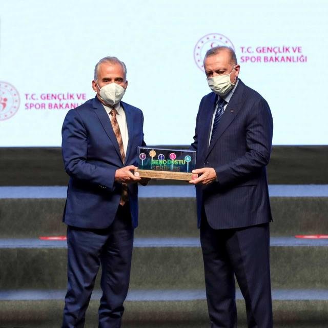 Denizli Büyükşehir “Genç Dostu Şehir” ödülü aldı