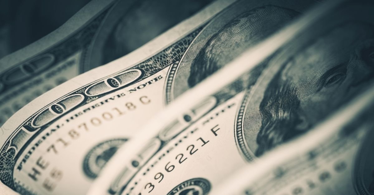 Dolar/TL faiz indirimi sonrası tüm vakitlerin tepesini gördü