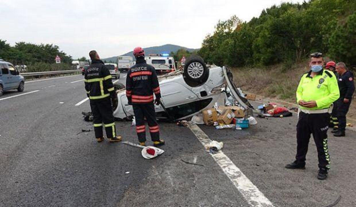 Düzce’de takla atan arabadaki çift yaralandı