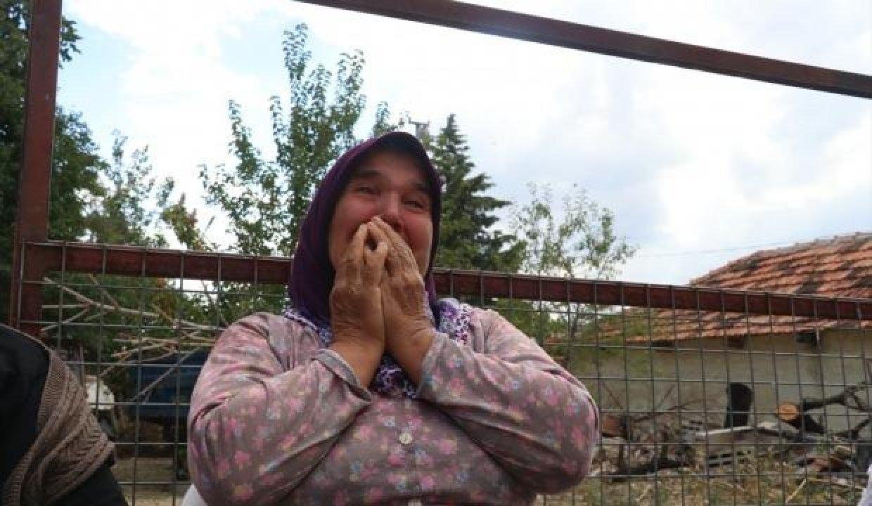 Evi, ahırı ve samanlığı yanan kadın gözyaşlarını tutamadı