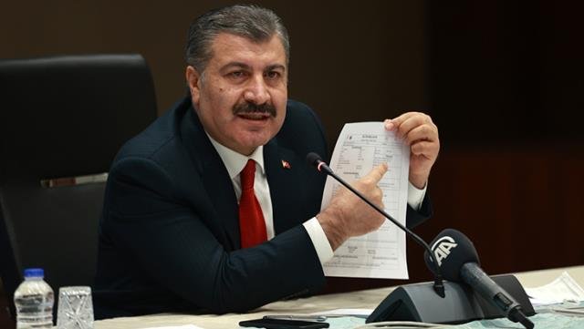 Fahrettin Koca sosyal medyada aşı olmadığı iddialarına çok sinirlendi: Bu insana yakışır mı?