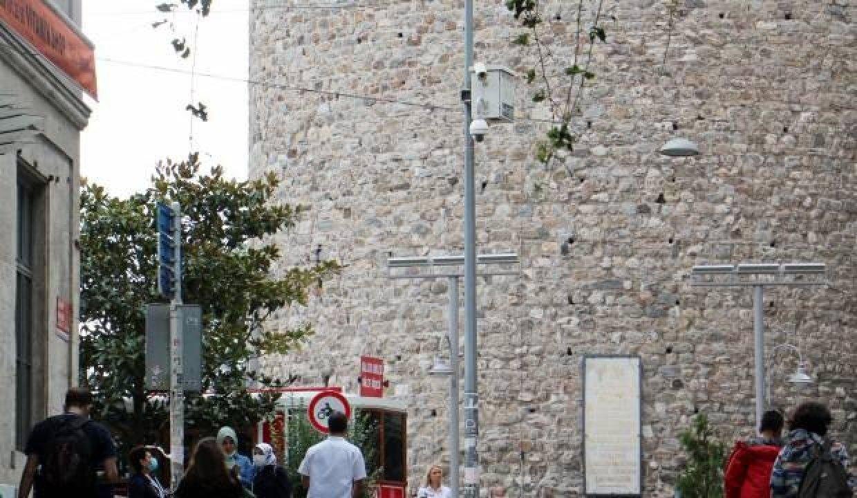 Galata Kulesi’nin önündeki KGYS direği kaldırılıyor