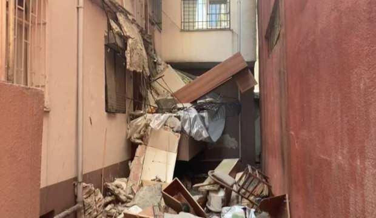 Güngören’de balkon çöktü! 5 katlı bina mühürlenerek boşaltıldı