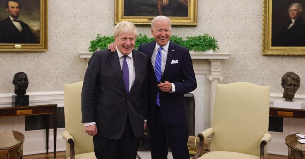 İngiltere Başbakanı Johnson, ABD Lideri Biden ile bir ortaya geldi