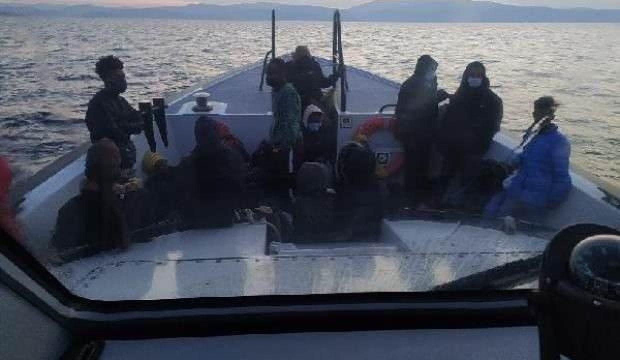 İzmir açıklarında 34 kaçak göçmen kurtarıldı