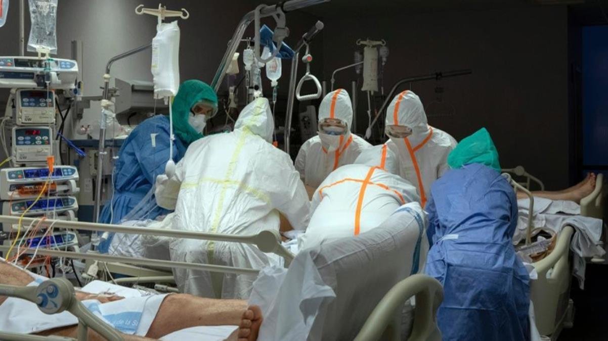 Kabustu gerçek oldu! Koronavirüsün havada daha güzel yayılmak için evrim geçirdiği tez edildi