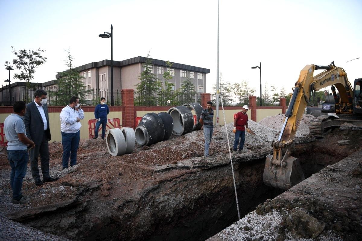 Kartepe’de alt yapı çalışmaları sürüyor
