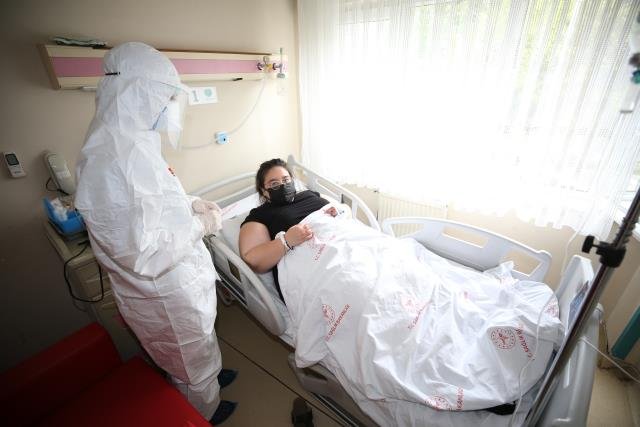 Kovid-19’u ağır geçiren genç kadından “aşı” çağrısı