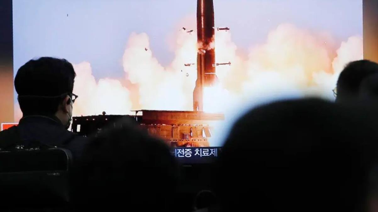 Kuzey Kore’nin tanımlanamayan füzesine Güney Kore’den jet yanıt: Denizaltıdan balistik füze fırlatıldı