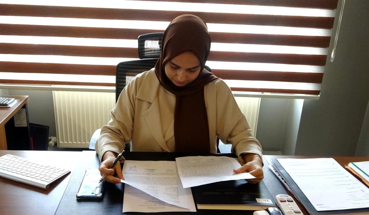 Lüks aracından inen kadın sürücü, hemcinsine dehşeti yaşattı