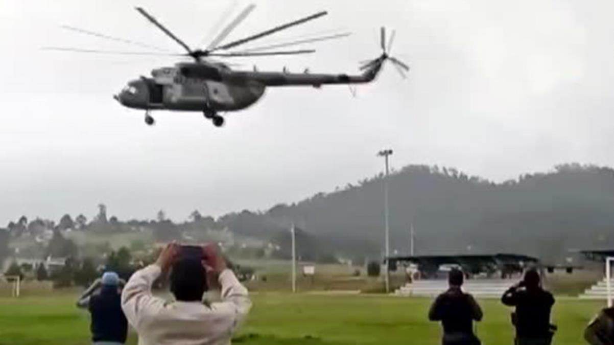 Meksika İçişleri Bakanı’nın da olduğu helikopter iniş yaptığı sırada düştü! Anbean kamerada