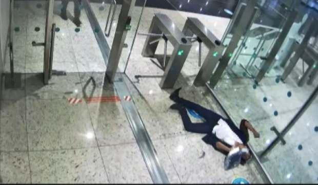 Midesinde uyuşturucu dolu kapsül patladı! İstanbul Havalimanı’nda öldü