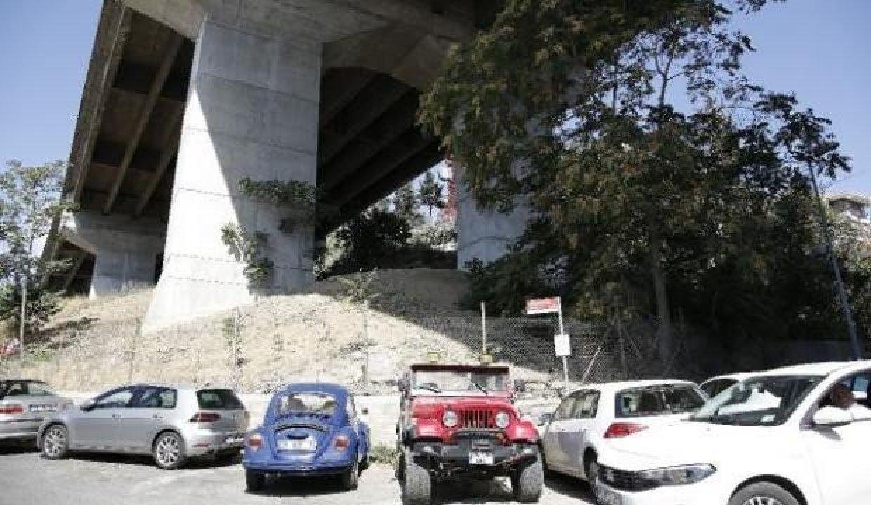 Ortaköy Viyadüğü’nden düşen kesimler tehlike saçıyor