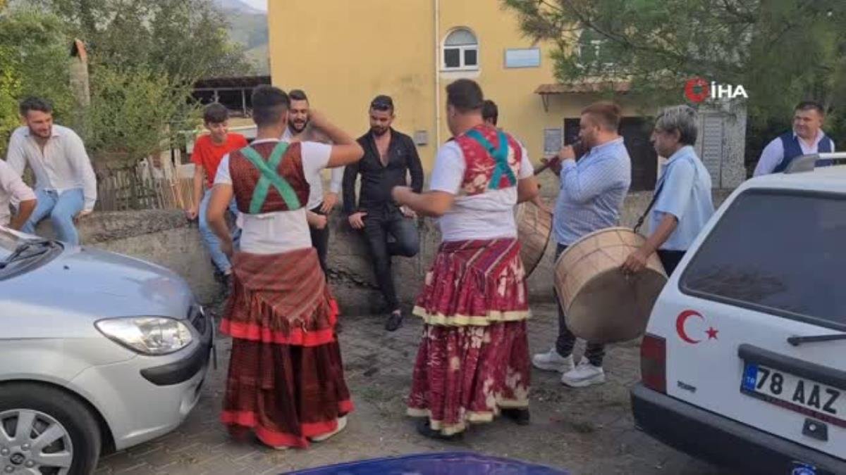 Paranın çekiciliği virüsü unutturdu, ağzıyla aldı