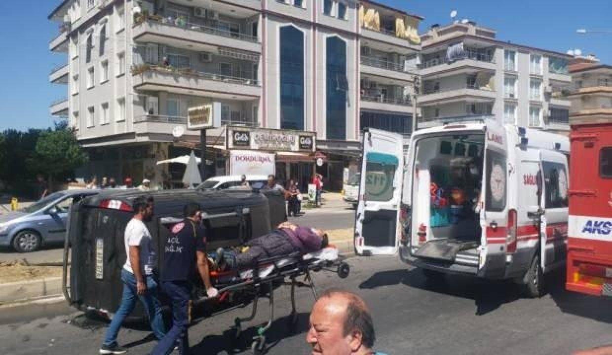 Rakıyı su sanıp kazazedelerin başına döktü