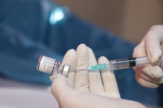 Sağlık ekiplerinin çalışmalarıyla “mavi” kategoriye geçen Sakarya’da hedef tam aşılama