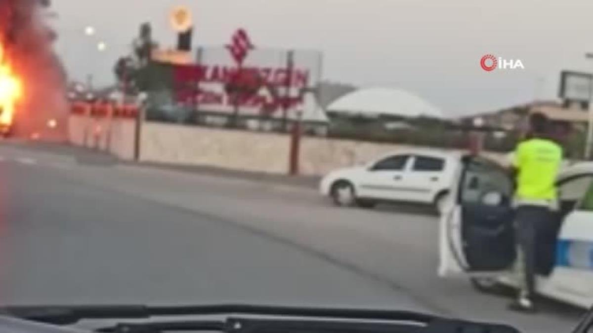 Sakarya’da belediye otobüsü alev alev yandı