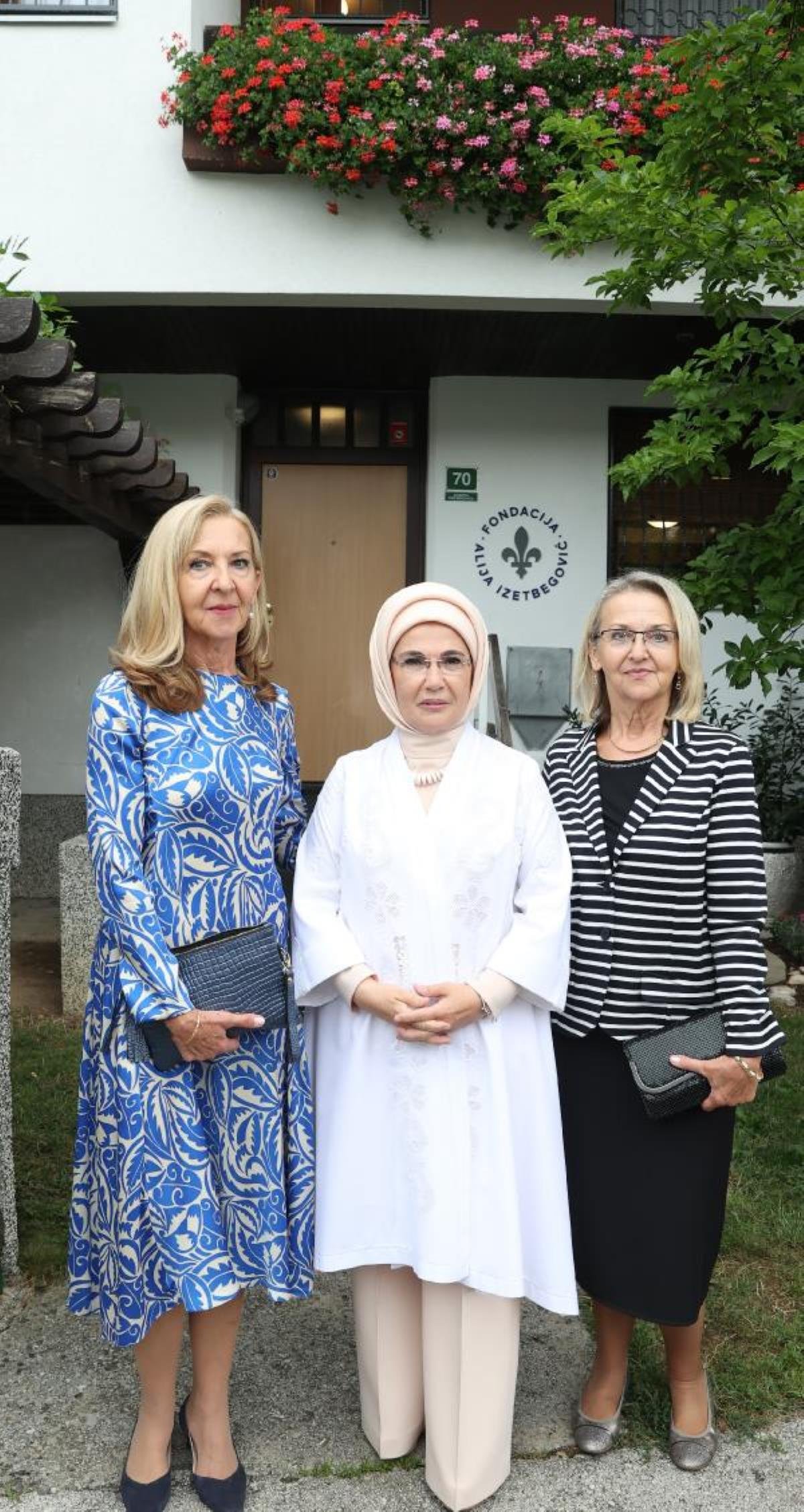SARAYBOSNA – Emine Erdoğan Saraybosna’da Aliya İzzetbegoviç Vakfını ziyaret etti