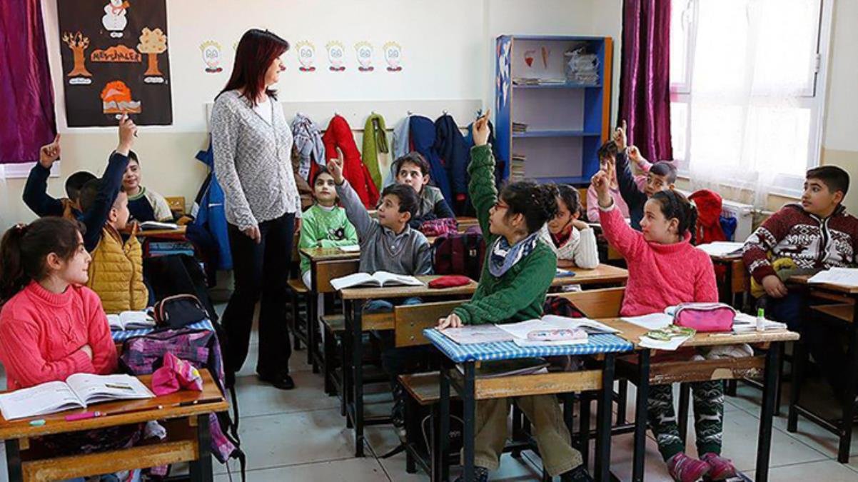 Son Dakika: 15 bin öğretmen atamasının başvuru ve sınav merkezi tercihleri 27 Eylül-8 Ekim arası yapılacak