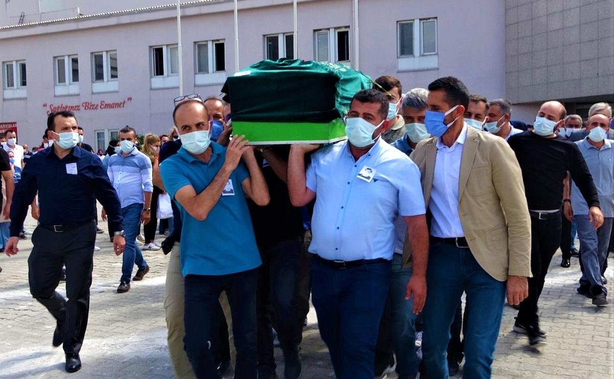 Son dakika haber… Korona virüsten hayatını kaybeden hekim hastaneden merasimle uğurlandı