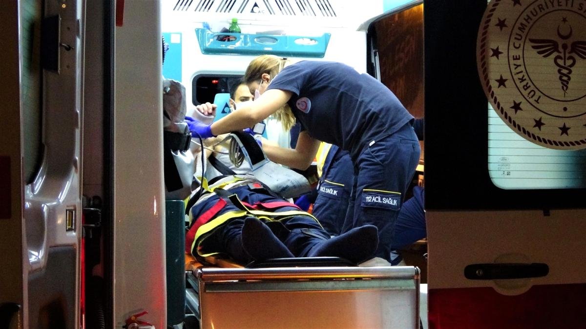 Son Dakika | Hatalı sollama ölümü getiriyordu…Tır ile otomobil kafa kafaya çarpıştı: 4 yaralı