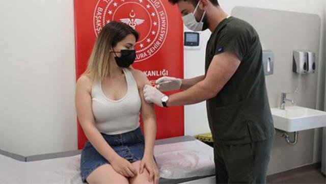 Son Dakika: Türkiye’de uygulanan aşı miktarı 100 milyon dozu geçti