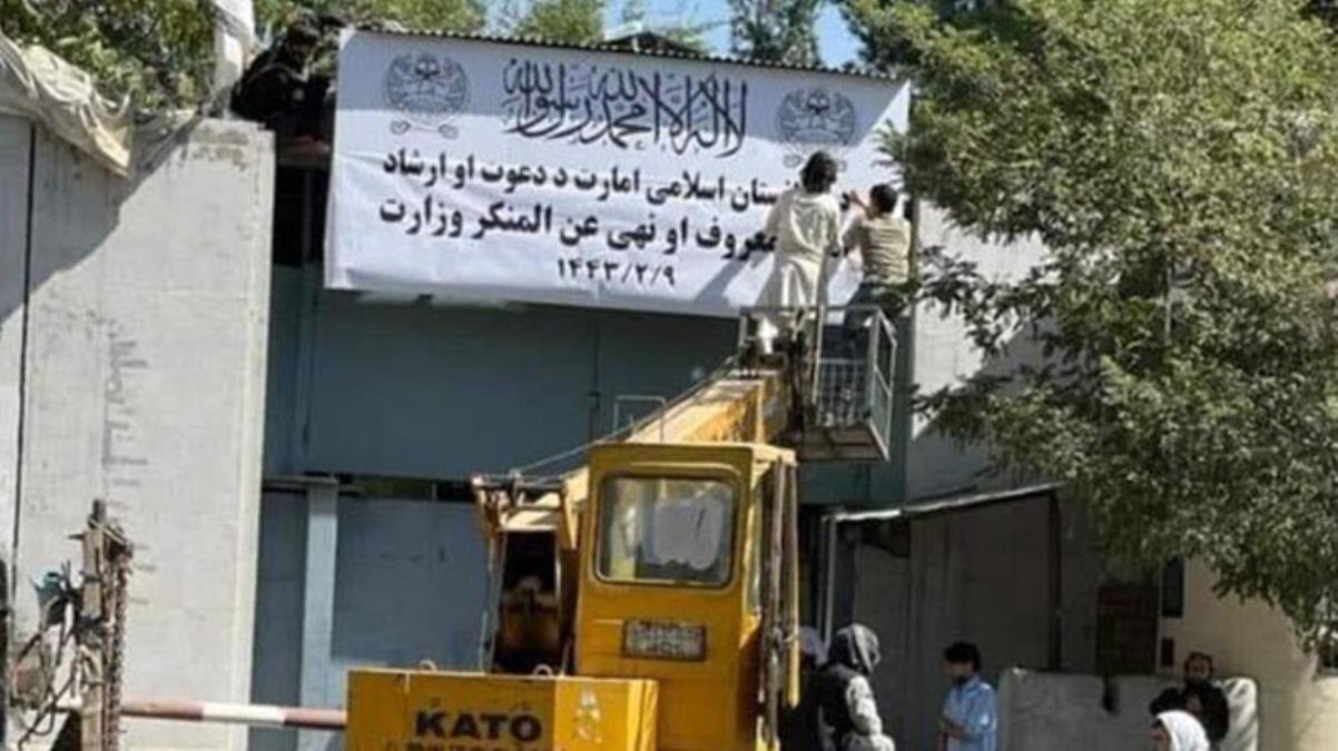 Taliban, Bayan Bakanlığı’nı Ahlak Bakanlığı’na çevirdi, kurumda çalışan bayanlar işten çıkarıldı