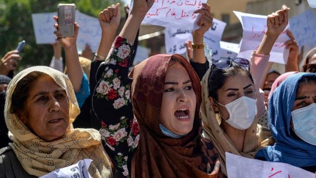 Taliban, kadınlara nefes aldırmamakta kararlı! Şimdi de kriket oynamalarını yasaklıyor