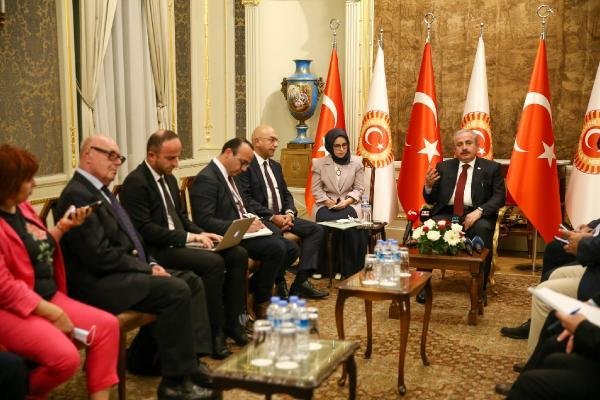 TBMM Başkanı Şentop, Viyana’da gazetecilerle bir araya geldi