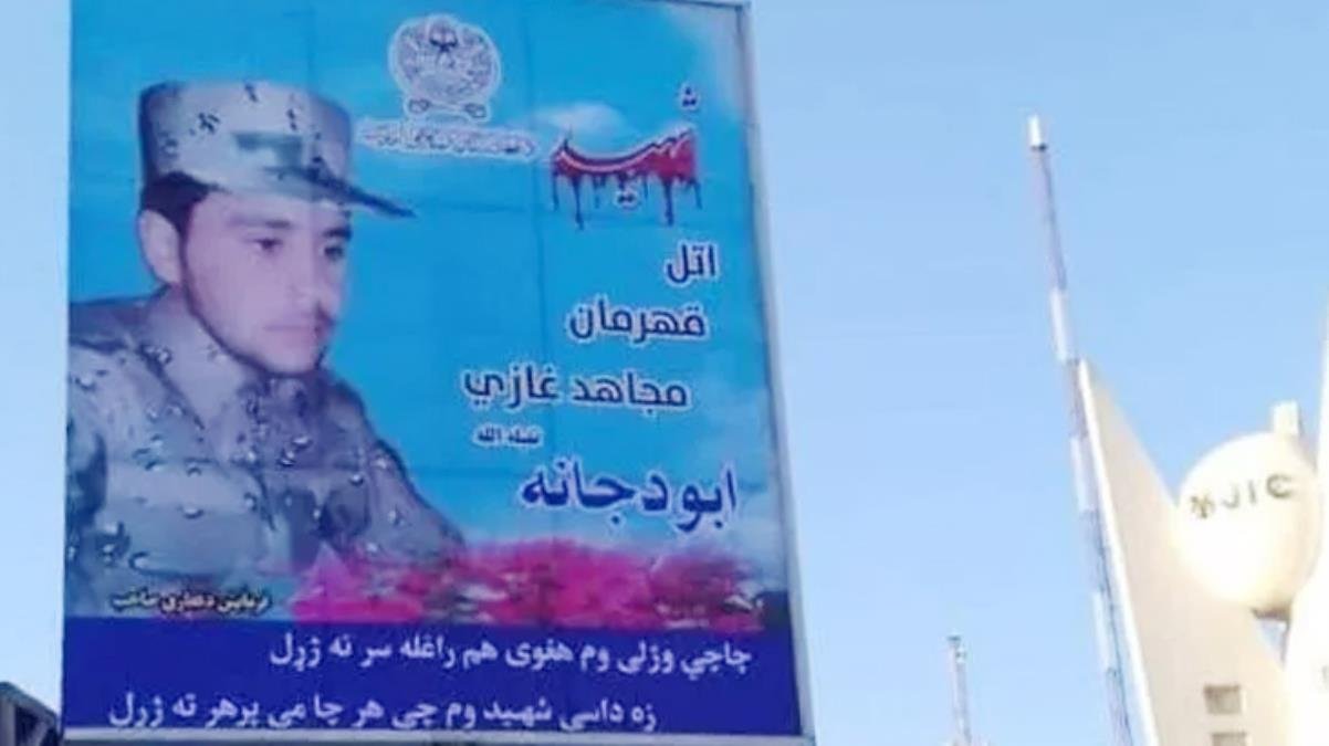 Ünlü Afgan generali öldüren Taliban üyesinin posterini şehir meydanına astılar