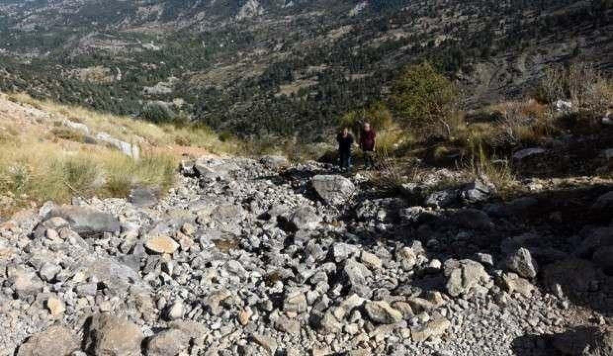 50 metrelik şelalede bir damla su kalmadı! Taş yığınına dönüştü