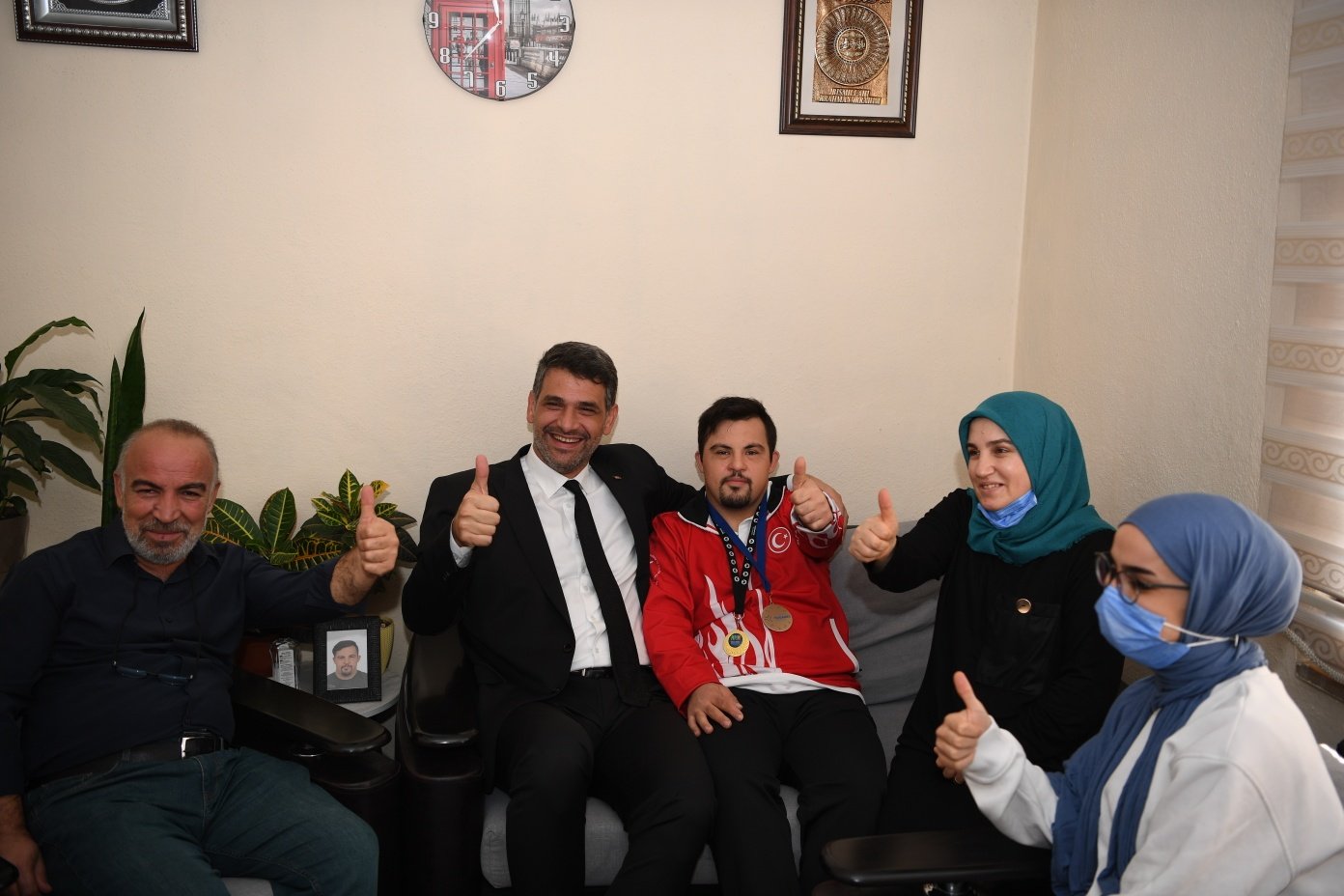 Kocaman şampiyonu evinde ziyaret etti