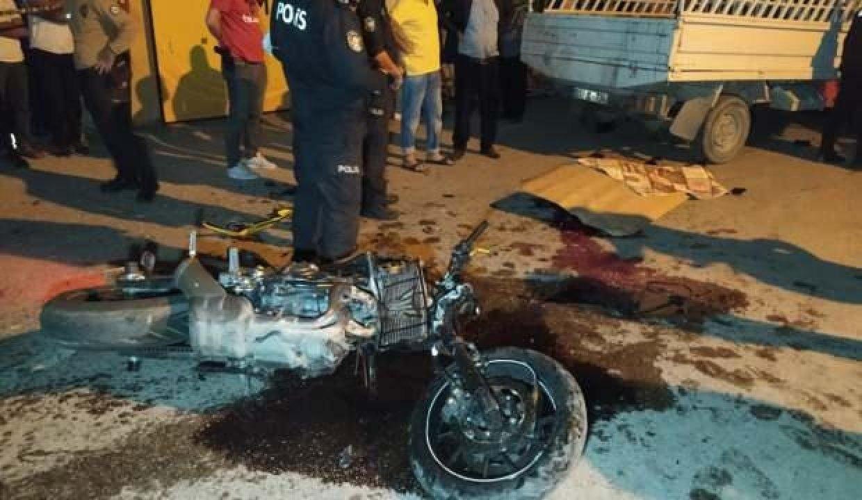 Adana’da motosiklet ile kamyonet çarpıştı: 1 meyyit, 1 yaralı