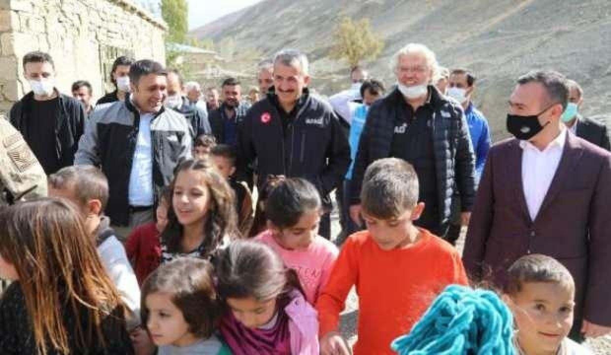 AFAD Lideri Sezer’den Van’da sel bölgesinde inceleme