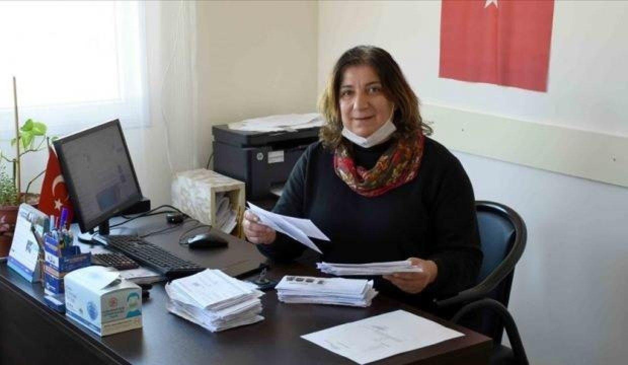 Aksaray’ın tek bayan muhtarı 12 yıl evvel aldığı mührü kimseye bırakmıyor