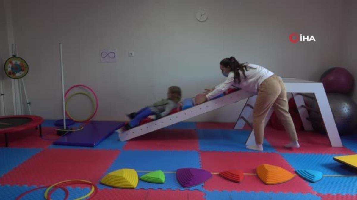 Bir annenin memnunluğu… Otizm teşhisi konulan minik Enes artık konuşabiliyor