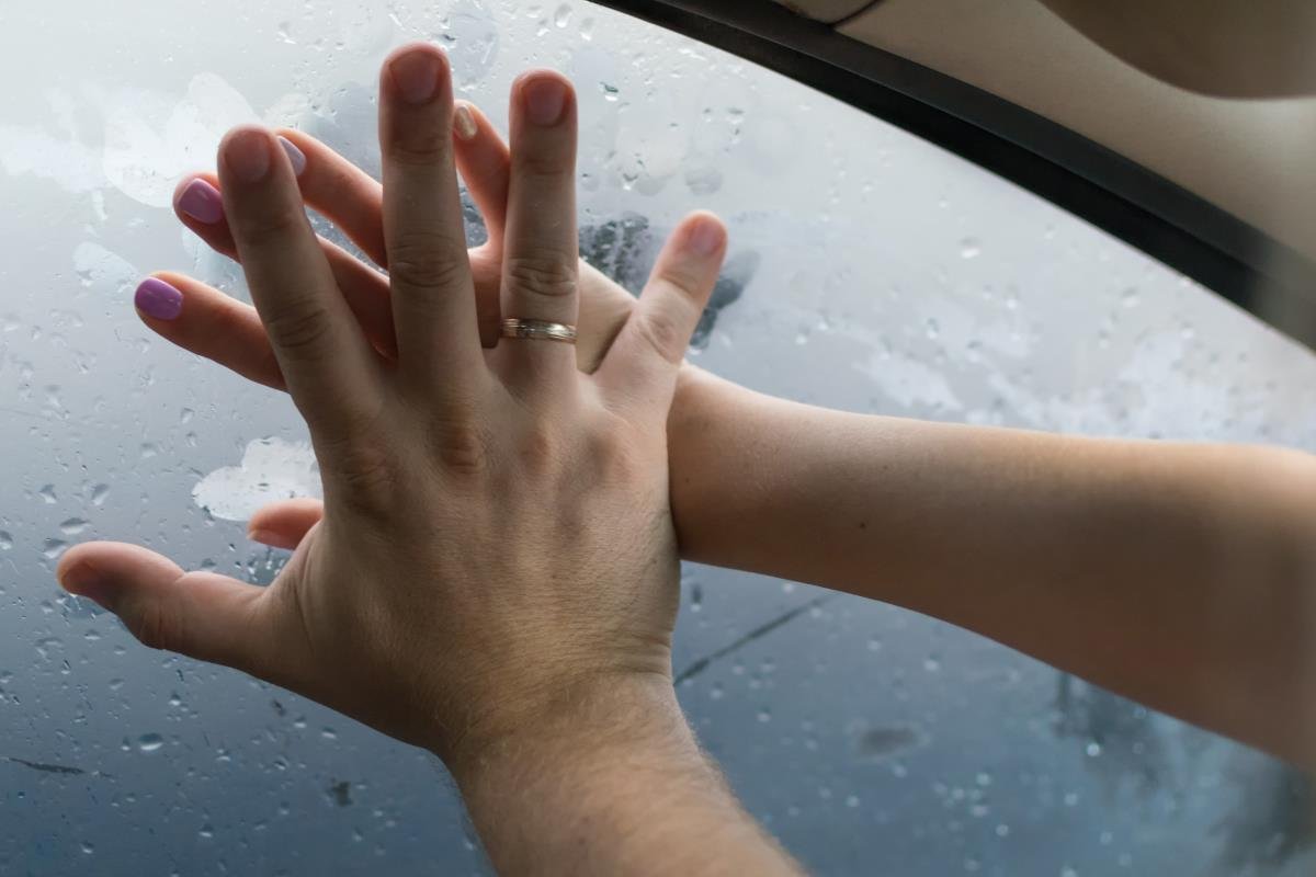 Bu kadarına da pes! Sevgilisiyle cinsel ilgiye giren bayan, o anları manzaralı aradığı kocasına izletti