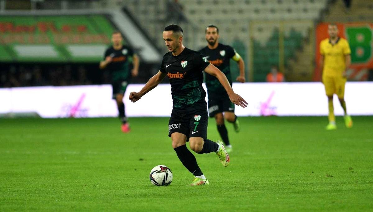 Bursasporlu futbolcu Namiq Alasgarov’a Ulusal davet