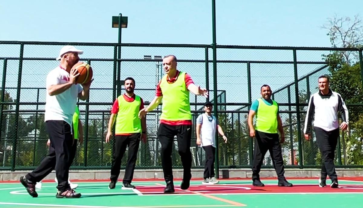 Cumhurbaşkanı Erdoğan basketbol maçı imajlarını paylaştı