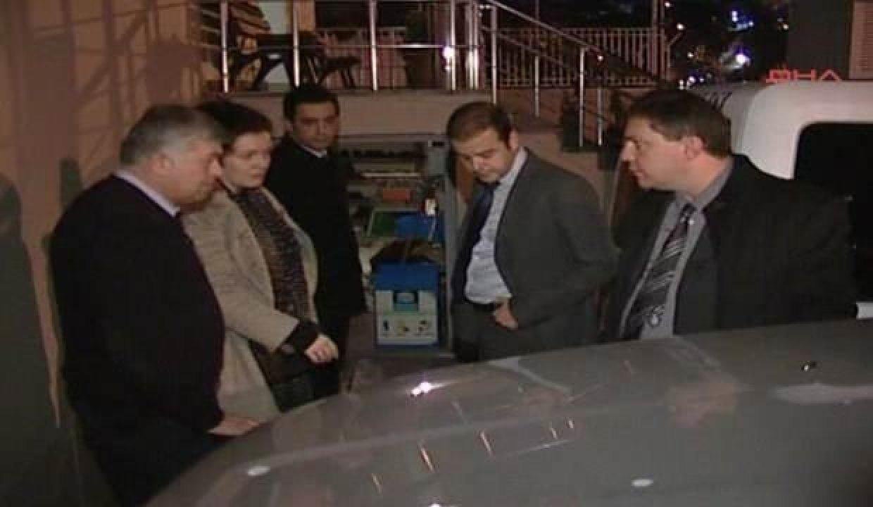 Eski konsolos eşine mahpus cezası